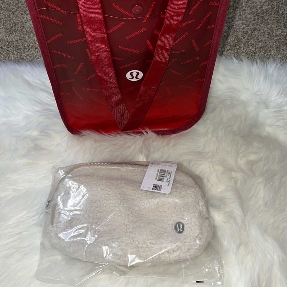 Lululemon Everywhere Belt Bag Fleece in color natural ivory/trench